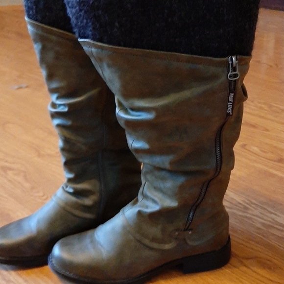 Boots - Picture 5 of 5